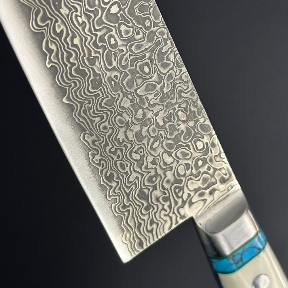 
                  
                    SC Santoku 180mm (7in) VG10 Stainless Steel 33 Layers Damascus Double-Bevel Stag Handle
                  
                